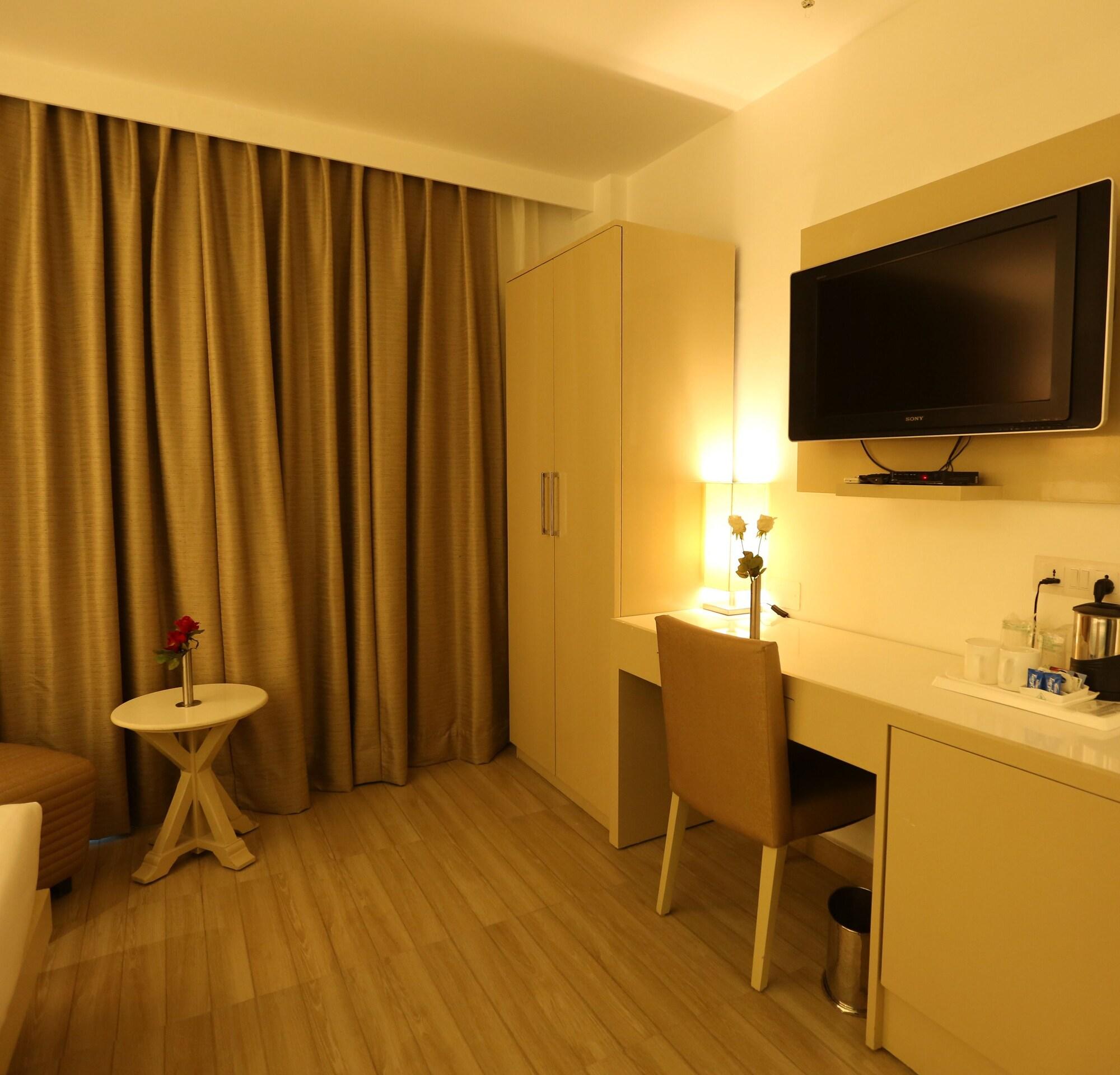 Hotel Shanti Palace West Patel Nagar Нью-Дели Экстерьер фото