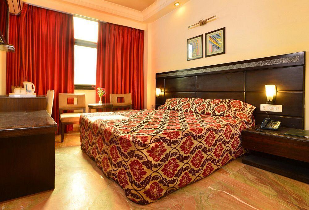 Hotel Shanti Palace West Patel Nagar Нью-Дели Экстерьер фото