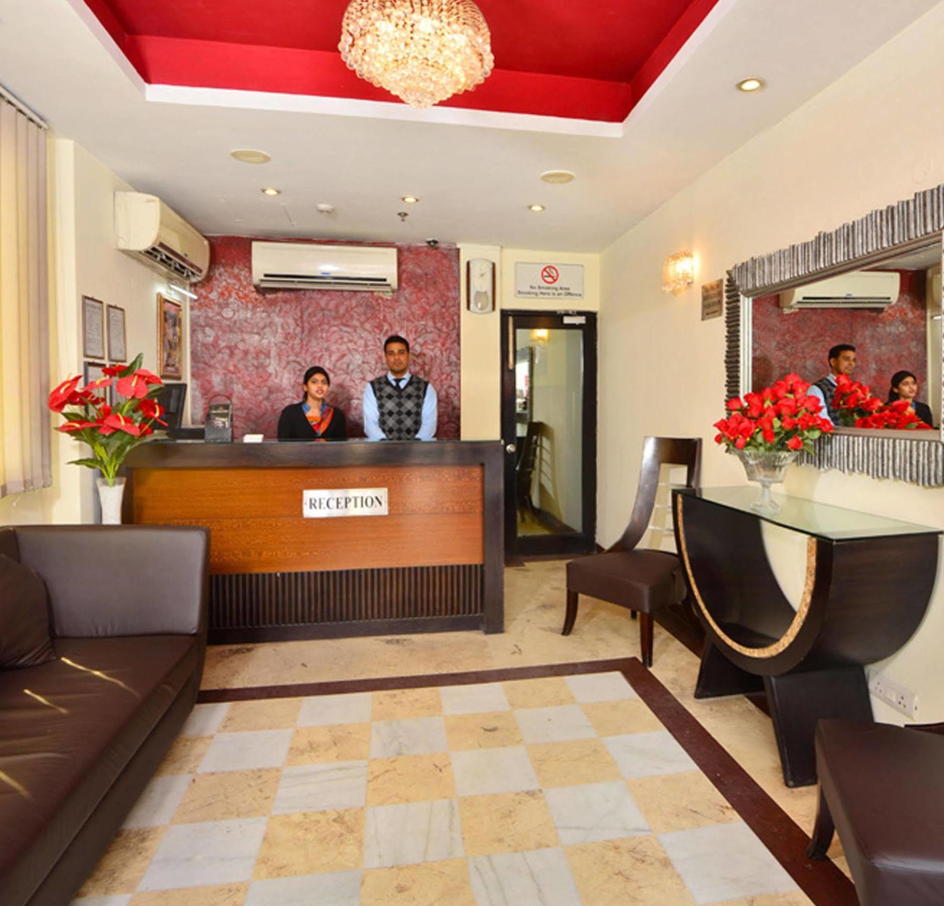 Hotel Shanti Palace West Patel Nagar Нью-Дели Экстерьер фото
