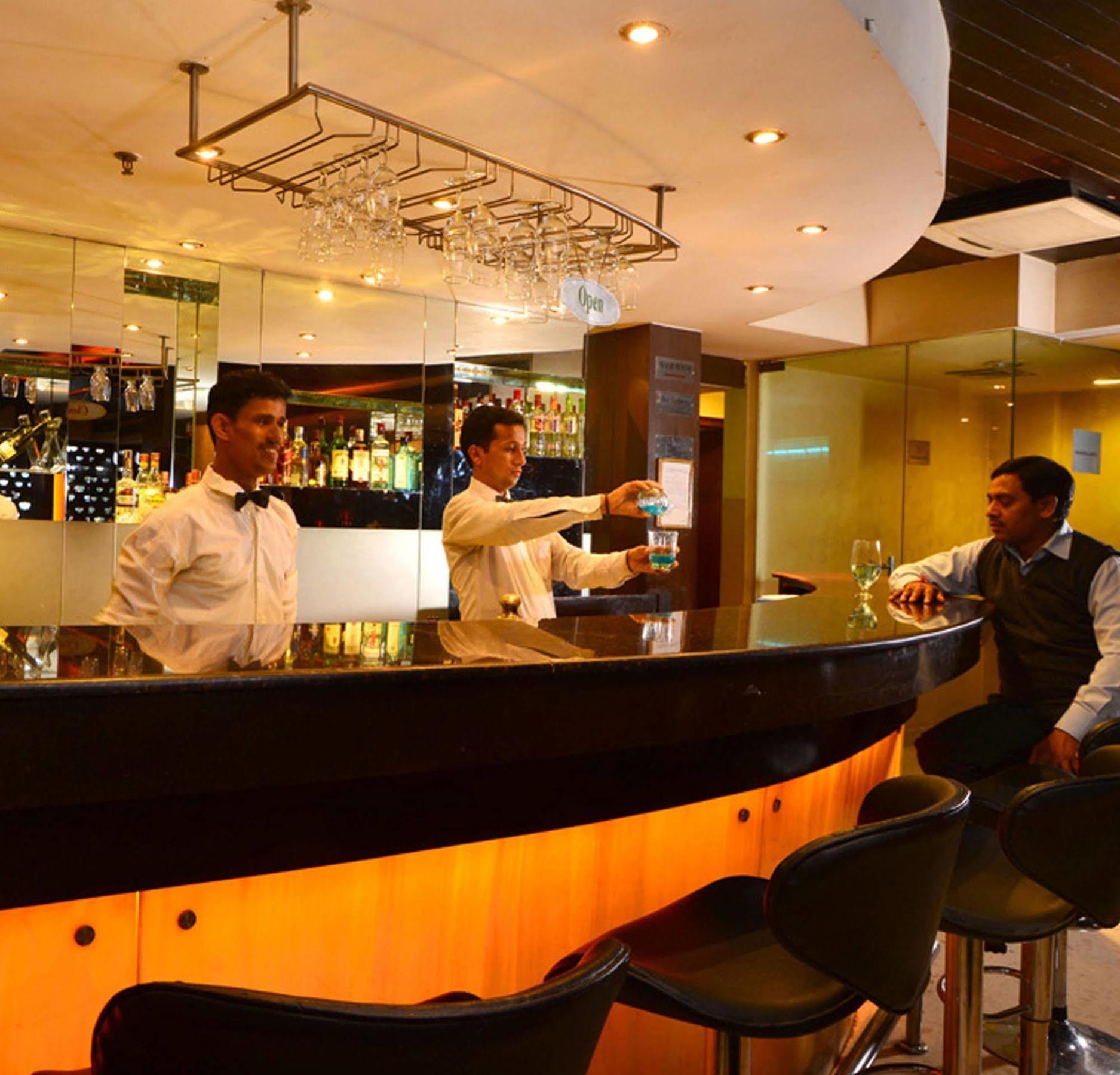 Hotel Shanti Palace West Patel Nagar Нью-Дели Экстерьер фото